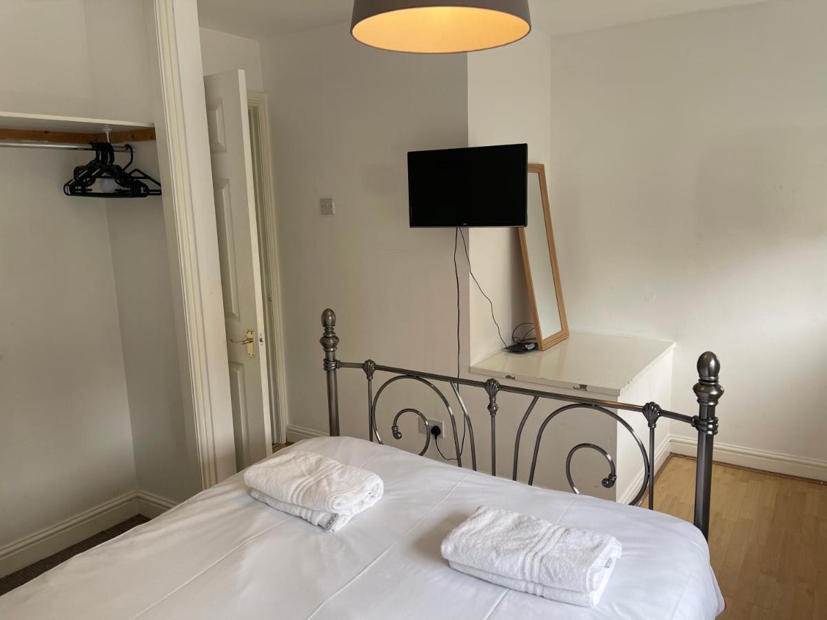 House Number 12 Sleeps Up To 4 With Smart Tvs In Every Room Wellington  Ngoại thất bức ảnh