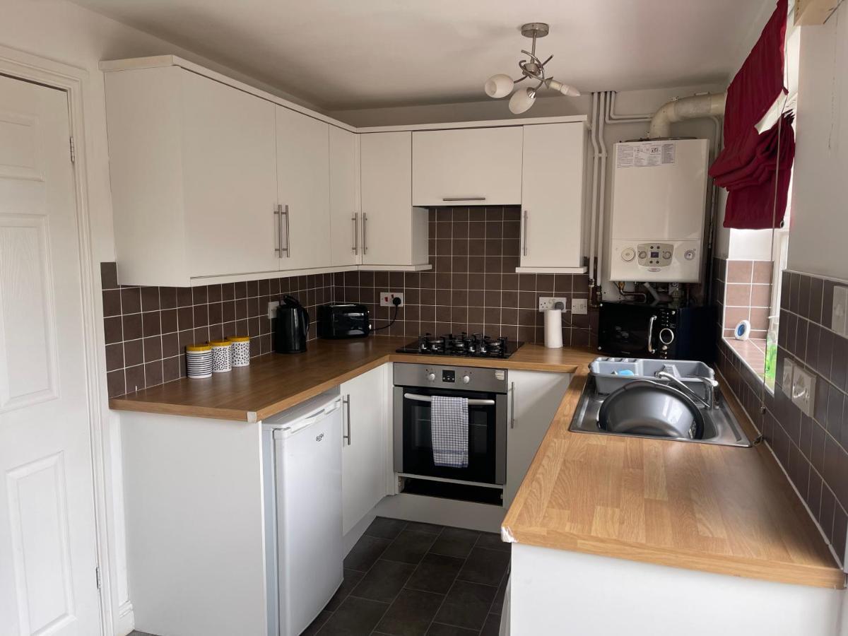 House Number 12 Sleeps Up To 4 With Smart Tvs In Every Room Wellington  Ngoại thất bức ảnh